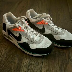 Nike Air Max Correlate.
